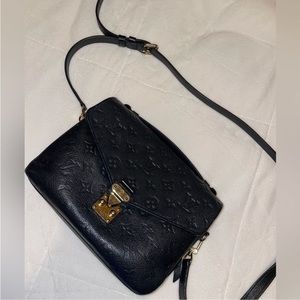 Authentic Louis Vuitton pochette metis